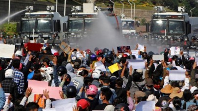 Myanmar’da çöküşü,  Müslümanlara yönelik baskı hazırladı