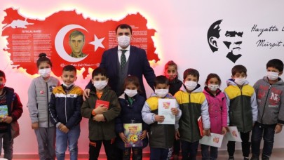 Şehit polis Muhammed Demir'in adı okul kütüphanesinde yaşatılıyor