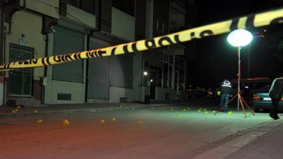 Silahını temizlerken yanlışlıkla kendisini vurdu