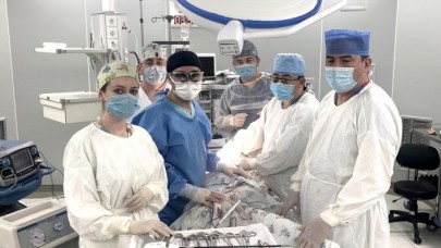 Türk cerrah,  özel davetle gittiği Özbekistan'da 11 çocuğu ameliyat etti