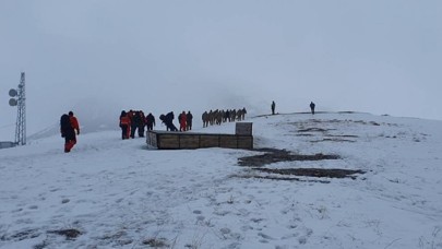 Türkiye şehitlerine ağlıyor
