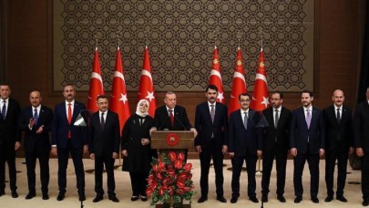 Ünlü anketçiden bomba iddia: 'Kabinedeki asıl değişim çarşamba günü'