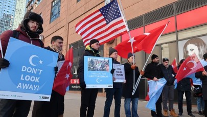 Uygur Türkleri için dünya ayakta:  İngiltere'den Çin'e yaptırım kararı,  New York'ta protesto