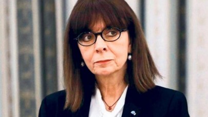 Yunanistan Cumhurbaşkanı'nın törende giydiği ayakkabı ülkesinde alay konusu oldu!