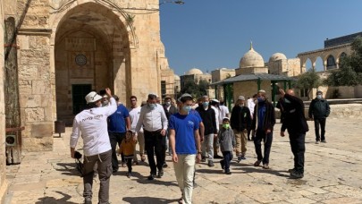 Yüzlerce fanatik Yahudi'den Mescid-i Aksa'ya baskın