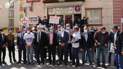 AK Parti'li milletvekillerinden Diyarbakır annelerine destek ziyareti: Annelerin inancı inşallah PKK'yı yenecek