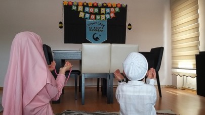 Annelerle çocukları el ele verdi ramazan coşkusu evlere taşındı