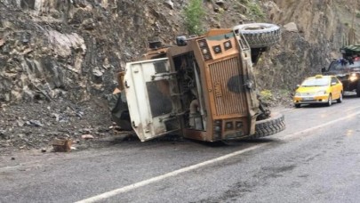 Askeri araç devrildi: 3 asker yaralı