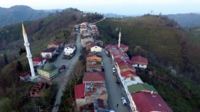 Aynı cadde üzerinde 1 dakika arayla iftar yapıyorlar