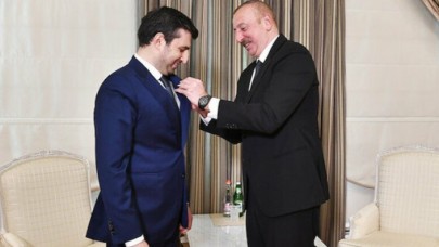 Azerbaycan Cumhurbaşkanı Aliyev'den Selçuk Bayraktar'a madalya