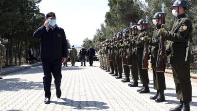 Bakan Akar ve Komutanlar'dan 'Rüzgar Alayı'na ziyaret