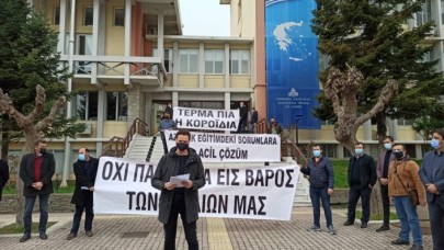 Batı Trakya Türkleri azınlık okullarında encümen seçimlerinin yapılması talebiyle gösteri düzenledi