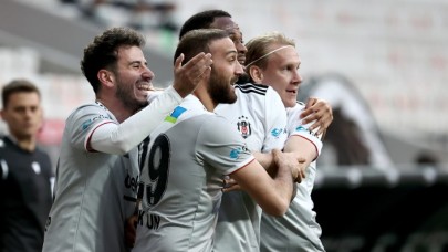 Beşiktaş-Alanyaspor: 3 direğe,  3 fileye!