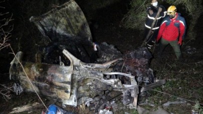 Cansız bedeni yanmış aracın içinde bulunan şahsın bagajından çıkanlar şaşırttı