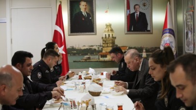 Cumhurbaşkanı Erdoğan,  Çengelköy Polis Merkezi'nde iftar yaptı