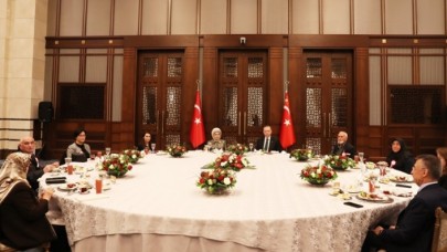 Cumhurbaşkanı Erdoğan,  ilk iftarını bakın kimlerle yaptı?