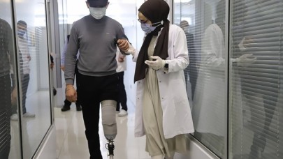 Dağlık Karabağ'da uzuvlarını kaybeden gaziler protezlerine kavuştu