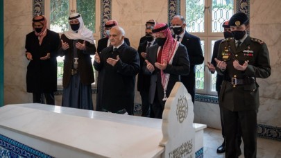 Darbe girişimiyle suçlanan Prens Hamza ilk kez Kral Abdullah'la görüntülendi