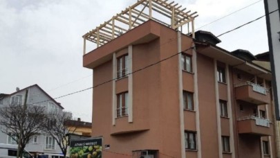 Derince'de çatıdan düştü: Ömürhan Türkoğlu öldü