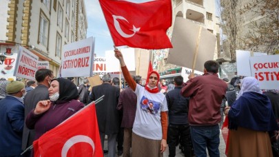 Diyarbakır annelerinden Vanlı ailelere destek: Çocuklarımız kimsenin piyonu olmayacak