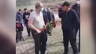 En ağır darbeyi halkından yiyor: Mezara çiçek bırakmak isteyen Paşinyan böyle kovuldu