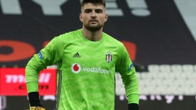 Erzurum'da Beşiktaş kalecisi Ersin Destanoğlu'ndan inanılmaz hata