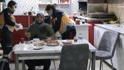Gözü dönmüş adam,  eski karısını iftar masasında kanlar içinde bıraktı