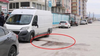 İçinden kan sızan kamyonet ortalığı karıştırdı: Endişeli bekleyiş sürücü gelince son buldu