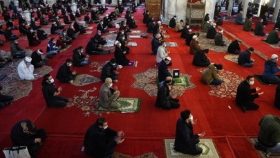 İçişleri Bakanlığı'ndan gece yarısı cuma namazı açıklaması