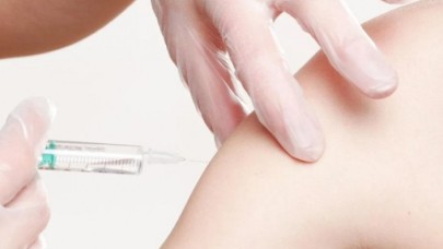 İngiltere'de aşı şoku! 7 kişi hayatını kaybetti