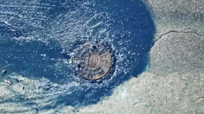 İstanbul'da tedirgin eden olay! Rögardan 'mavi su' fışkırdı