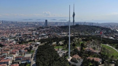 İstanbul'un Çamlıca Tepesi'ne dikilen 111 metrelik bayrak direği,  yarın devasa Türk bayrağı ile buluşacak
