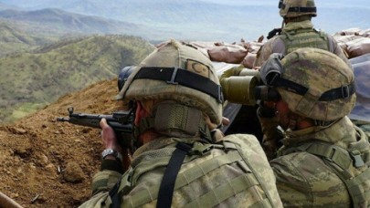 Komandolarımız sınırı geçti: Metina'ya kara operasyonu