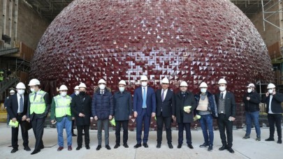 Kültür ve Turizm Bakanı Ersoy,  basın mensuplarına AKM'yi gezdirdi