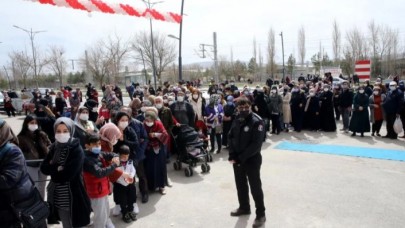 Market açılışında indirim izdihamı! Faaliyetleri durduruldu