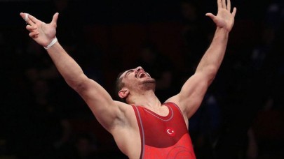 Milli güreşçi Taha Akgül 8. kez Avrupa şampiyonu