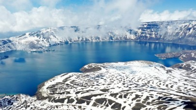 Nemrut Krater Gölü karlı görüntüsüyle de etkileyici