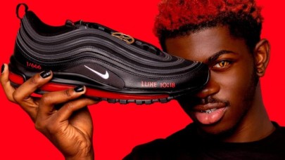Nike,  içinde insan kanı bulunan tartışmalı ‘Şeytan Ayakkabıları’ nedeniyle açtığı davayı kazandı