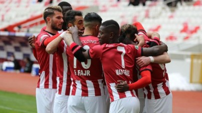 Sivasspor-Konyaspor: 4 gol,  2 penaltı,  1 kırmızı kart