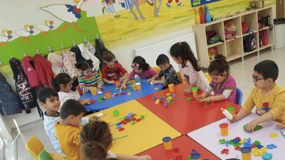 Tam kapanmada kreşler açık olacak mı? Ailelerin merak ettiği soru yanıt buldu!