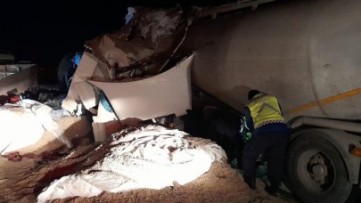 TIR ile beton mikseri kafa kafaya çarpıştı: Hakan Pektaş ve Hüseyin Yörük öldü!