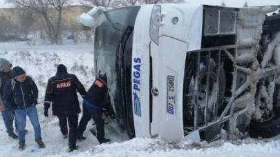 Tur otobüsü şarampole devrildi! Rus turist öldü