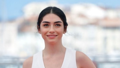 Ünlü oyuncu Hazar Ergüçlü'den 1915 Ermeni olaylarıyla ilgili skandal paylaşım: Anında sildi!