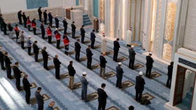Bayram namazı camilerde kılınacak mı? Diyanet'ten merak edilen soruya yanıt!