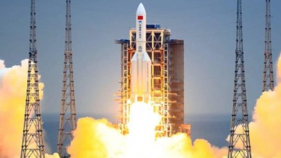 Çin'in kontrolden çıkan roketi dünyaya yaklaşıyor: Düşeceği yer belli oldu!