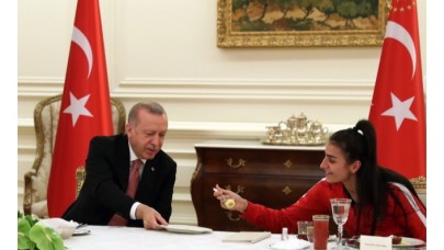 Cumhurbaşkanı Erdoğan milli sporcularla iftarda buluştu