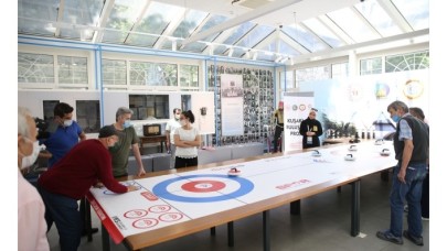 Darülaceze sakinleri curling müsabakalarında gençlerle kıyasıya yarıştı