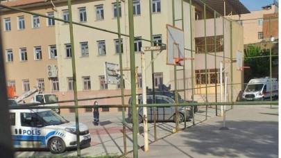 Diyarbakır’da bir lisede erkek cesedi bulundu!