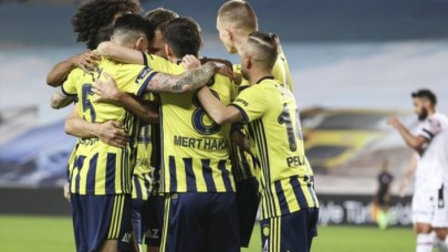 Fenerbahçe'de 7 isimle yollar ayrılıyor