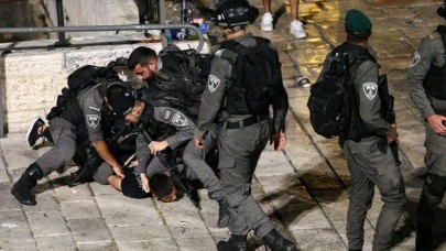 İsrail polisinden Filistinli gence 'George Floyd' olayını hatırlatan gözaltı
